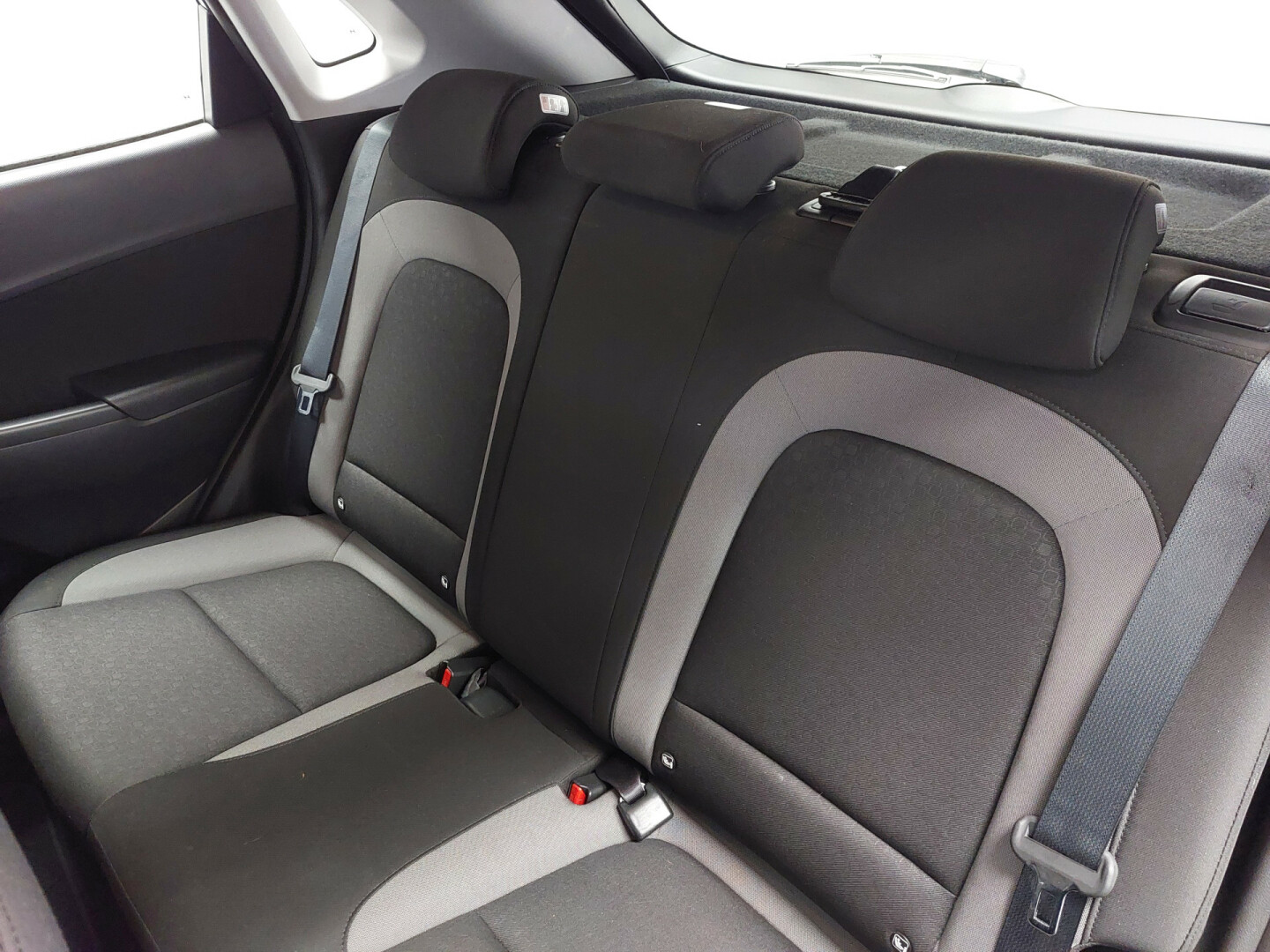 Hyundai-KONA-11