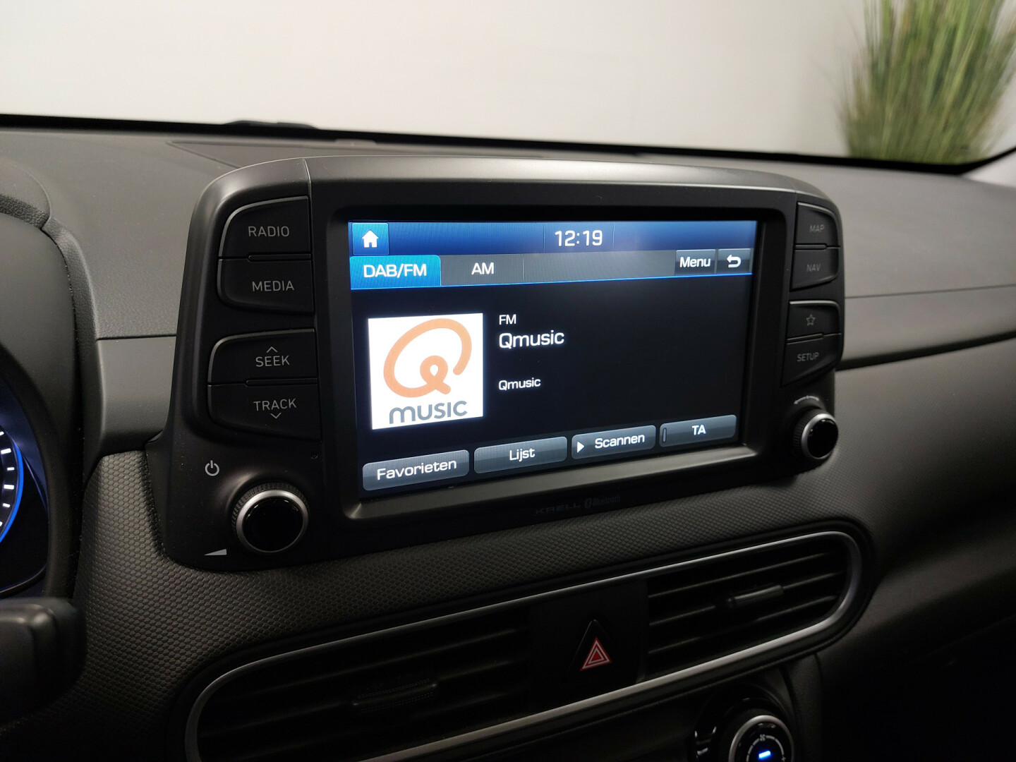 Hyundai-KONA-12
