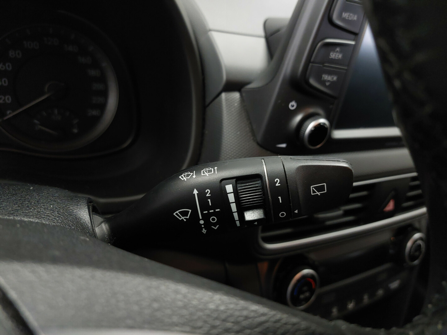 Hyundai-KONA-19