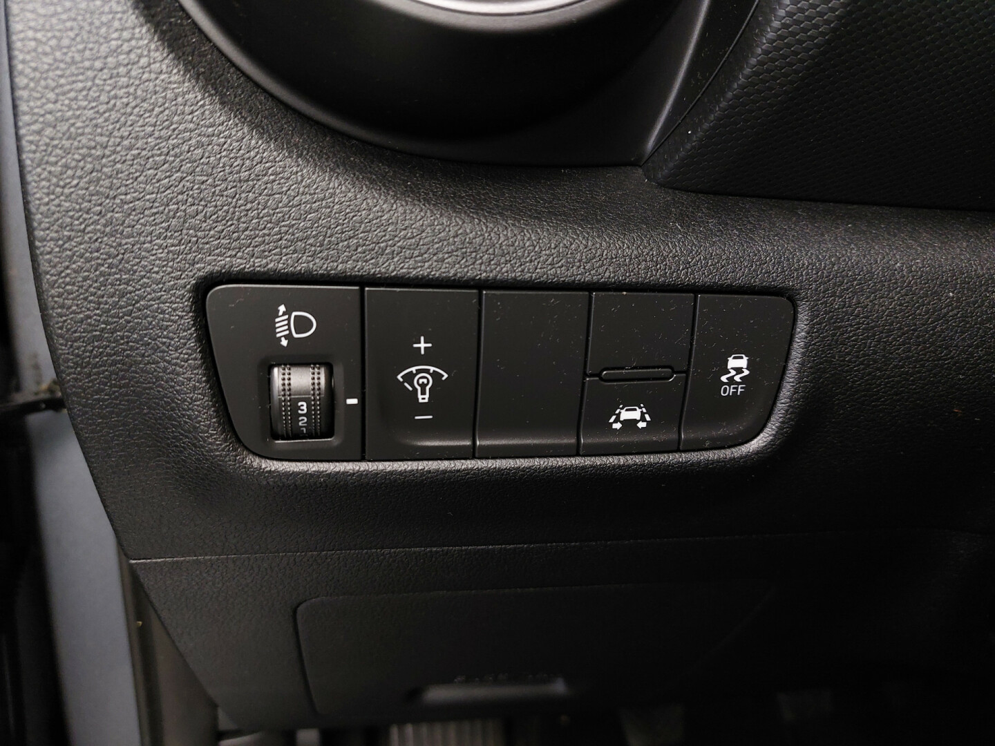 Hyundai-KONA-25